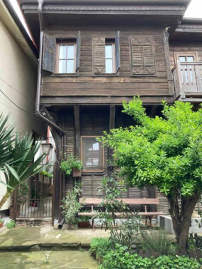 Summer Host House